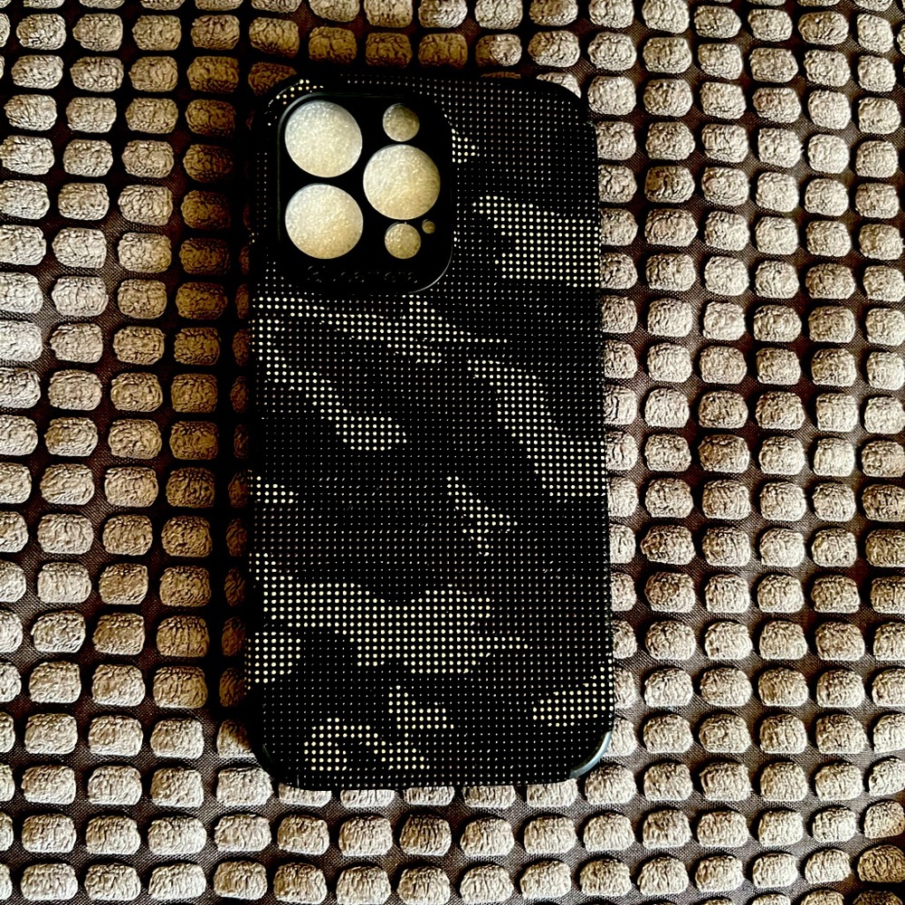 2/$10 iPhone 13Pro Case - Picture 1 of 4